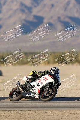 media/Dec-07-2025-CVMA (Sun) [[3e7d2de5dc]]/Race 18-Formula Twins-Formula 40 UL/